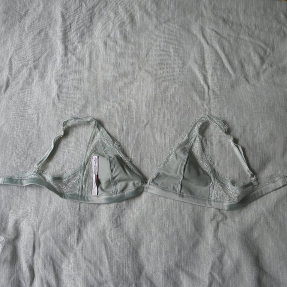 NWT Lace Plunge Unlined Demi Bralette - Body by VS - Picture 6 of 9